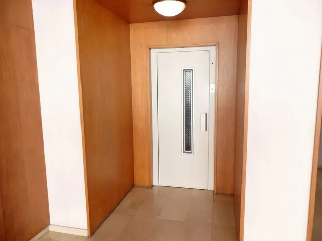 OFICINA DE LLOGUER A UN PAS DEL CENTRE — 13