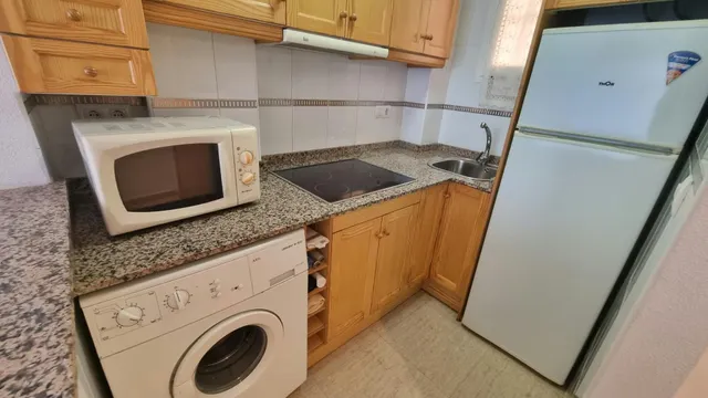 Apartamento de 1 dormitorio a 700 metros del mar, con piscina comunitaria - zona Torrevieja - — 8