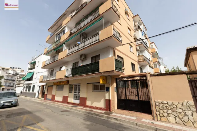 Piso 3 habitaciones en Calle Santa Margarita, junto Cmno. Bajo de Huétor — 31