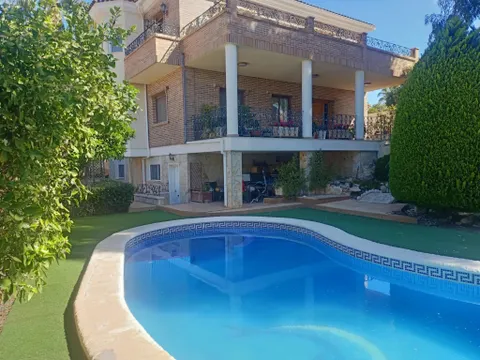 VENTA- VILLA DE LUJO- CIUDAD QUESADA- 4 DORMITORIOS- 4 BAÑOS- 364 M2- 850 M2 PARCELA- PISCINA- SAUNA