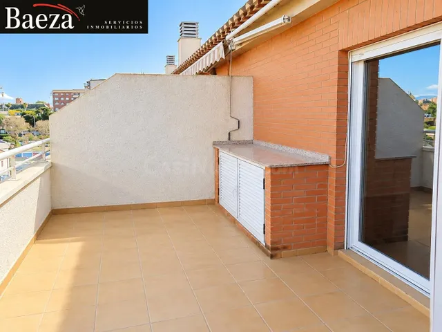 MAGNÍFICO ÁTICO CON GRAN TERRAZA EN PLANTA + GARAJE - foto 2