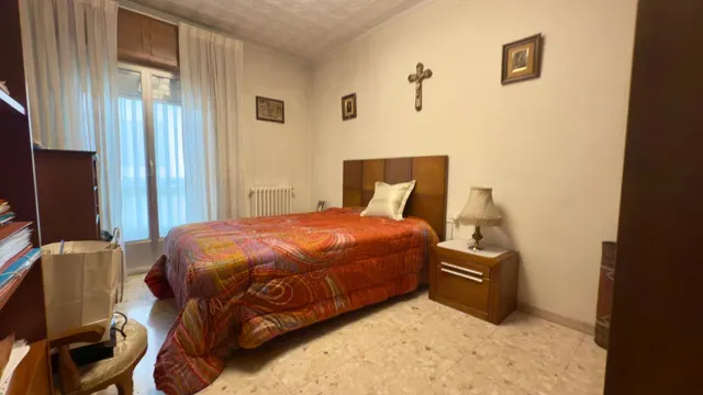 ¡Tu nuevo hogar en este encantador piso en un edificio con carácter del año 1975 y 4 habitaciones! — 27