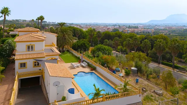 Villa Rosa. Amplia villa con vistas panorámicas en venta en 