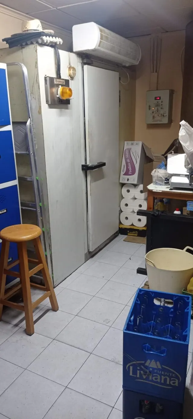 SE VENDE NEGOCIO DE HOSTELERIA, EN PLENO FUNCIONAMIENTO. — 15