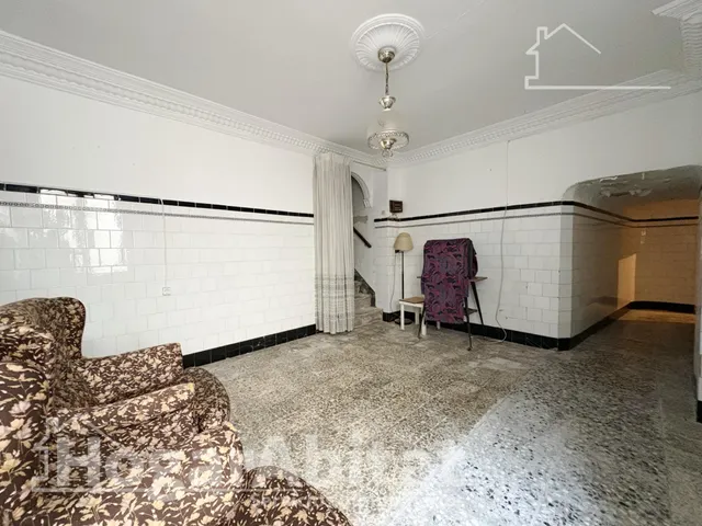 Espaciosa casa con local comercial y garaje en el centro — 27