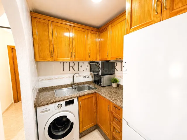 Apartamento en primera línea de mar con plaza de garaje, dos piscinas y orientación sur – Villa Cristal, Playa Paraíso — 6