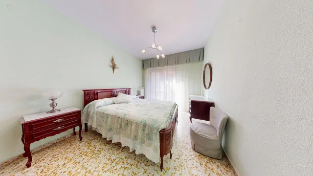Piso de 72m2 útiles. Distribuido en tres dormitorios, salón, cocina, baño, despensa y amplio balcón — 18
