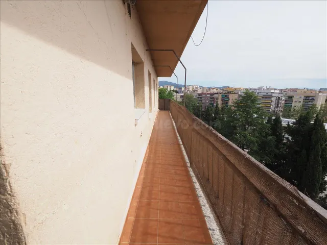 SE VENDE PISO EN TERRASSA, ZONA LA MAURINA - foto 2