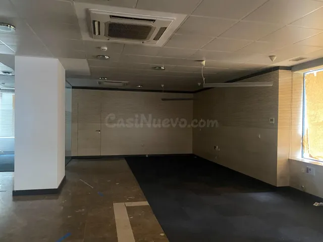 Local super céntrico al lado de Cánovas - foto 3