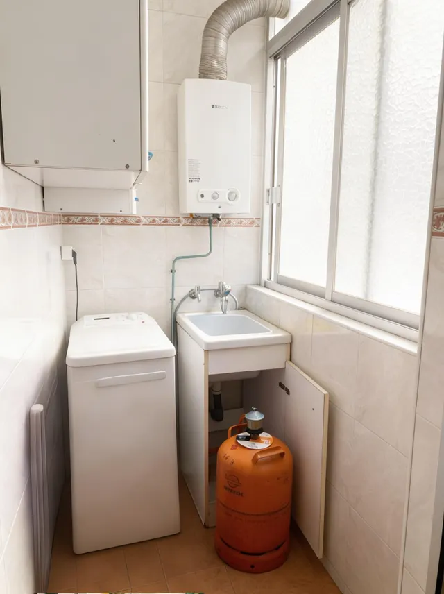 Piso en alquiler en Los Pajaritos, Granada — 3 dormitorios,  - foto 4