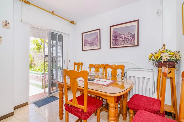 Chalet adosado en Salobreña playa, urb. privada con piscina y jardines. — 42