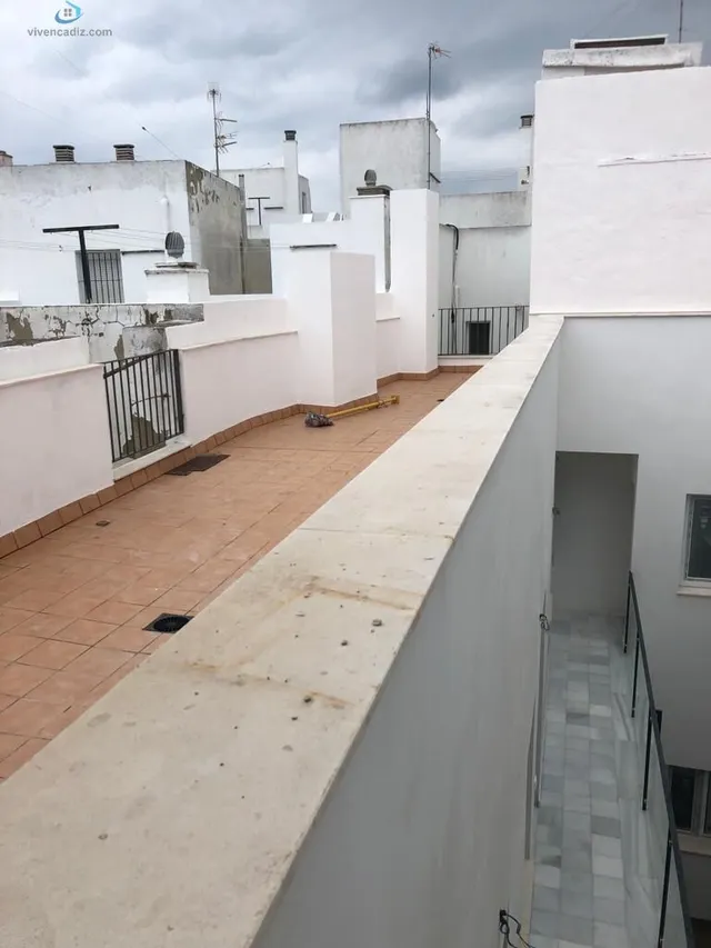 Oportunidad en el Centro de Cádiz: Local Comercial Versátil — 9