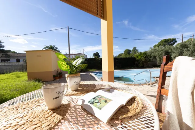 Espectacular Chalet en Mont-Roig del Camp con Piscina y Amplio Jardín — 3