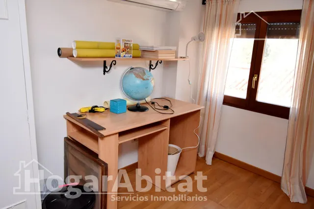 CHALET CON PISCINA, GARAJE Y TERRAZA — 36
