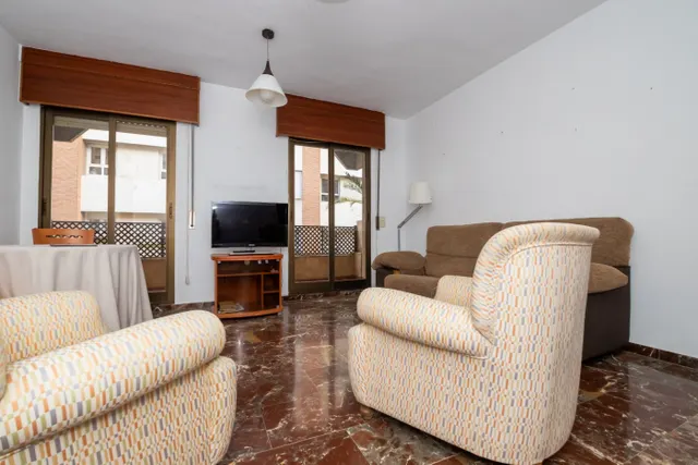 SE ALQUILA FANTÁSTICO PISO JUNTO A SAN JERÓNIMO — 8
