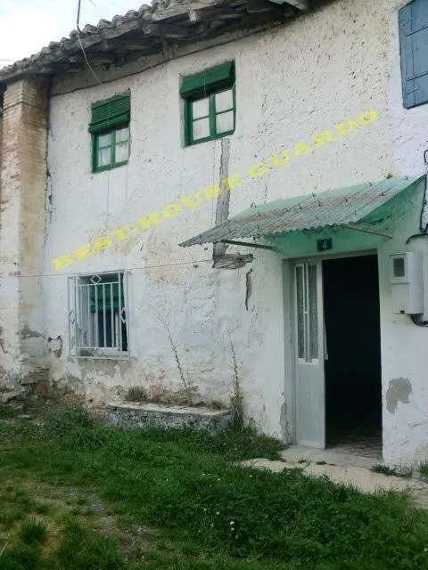 CASA COCHERA Y CHOCO PARA REFORMAR LAS HERAS — 2