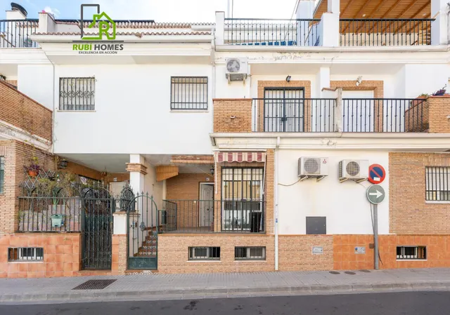 Vive en el corazón de Armilla: 4 dormitorios, patio, terraza - foto 3