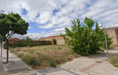 Urbis te ofrece una parcela en venta en zona Puente Ladrillo-Toreses, Salamanca. — 2