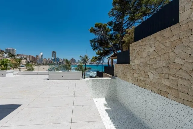 Fantástico dúplex  con ascensor en la playa de Benidorm — 2