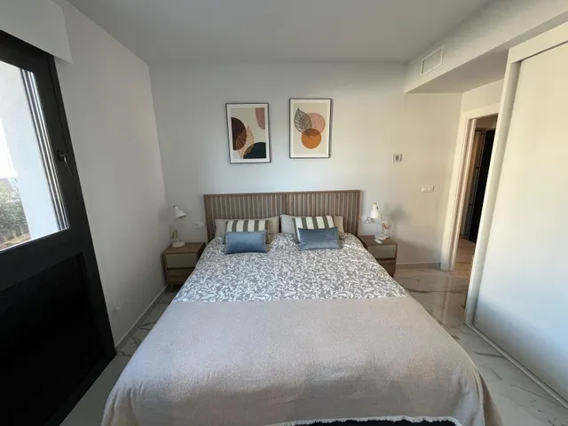 Magnífico apartamento en planta baja con orientación sur, ubicado en el exclusivo residencial Amanecer X, en la demandada zona de Los Altos, en Orihuela Costa. — 8