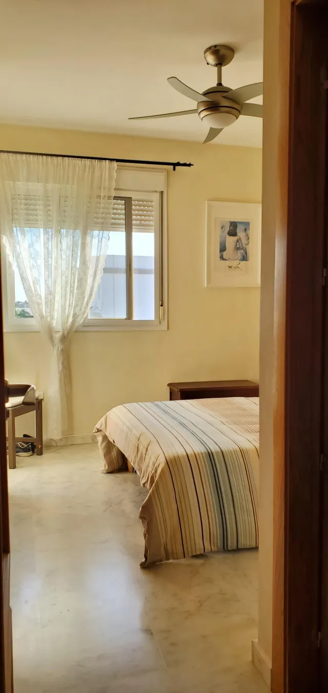 ¡oportunidad en nuevo bulevar! amplio chalet adosado con jardín único y dos plazas de parking privadas. — 36