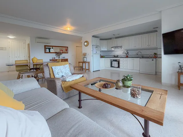 Orihuela Costa! Espectacular apartamento con amplios espacios + gran terraza con vistas despejadas y laterales al mar + Parking comunitario + Piscina comunitaria con zonas ajardinadas — 17