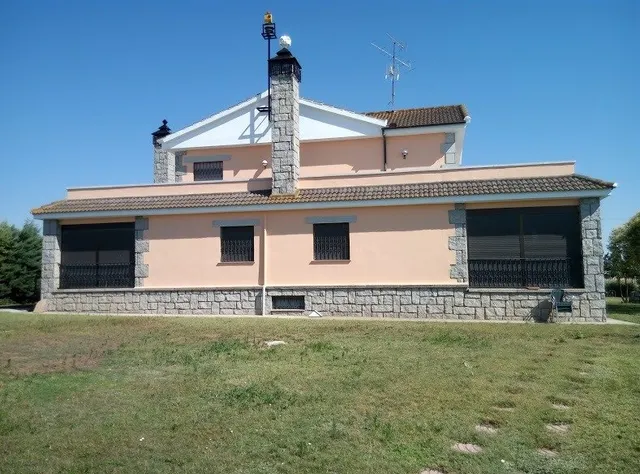 Urbis te ofrece un chalet independiente en venta en Castella - foto 3