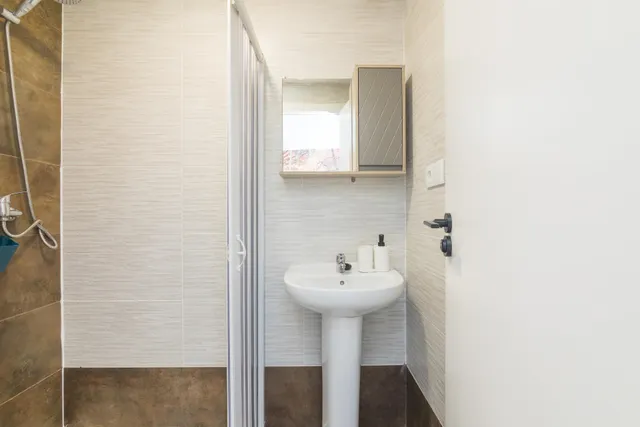 Se vende este gran piso junto Corazón de Jesús con 5 habitaciones y 5 baños ideal como inversión para rentabilizarlo!!! — 25