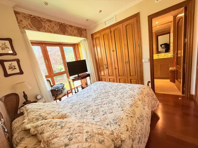 Venta Pleno Dominio Amplio piso luminoso de 216 m2 en urbanización con piscina y vigilancia 24h · Aravaca — 11