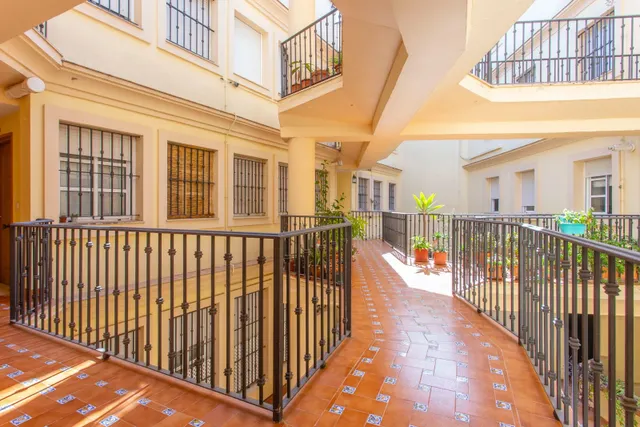 SE VENDE PISO EN ZONA CENTRO — 36