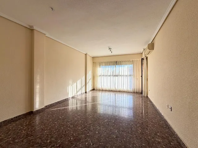 Piso de 4 habitaciones en alquiler en barrio Beteró - foto 5