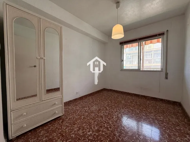 Piso en venta en Alicante. 85m2, 3 habitaciones, 1 baño con bañera, tercera planta con ascensor. zona de campoamor — 15