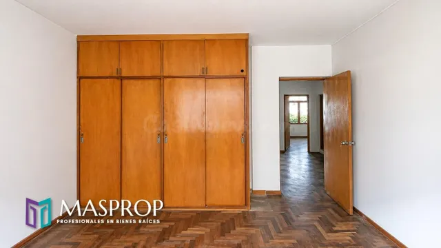 CALLE DEUSTUA – LOCAL COMERCIAL DE 5 PISOS CON ALTA CAPACIDA - foto 4