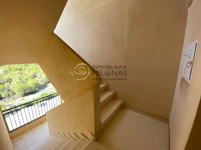 Piso de 4 dormitorios en el corazón de la Playa de Poniente, perfecto para ti y tu familia. — 22