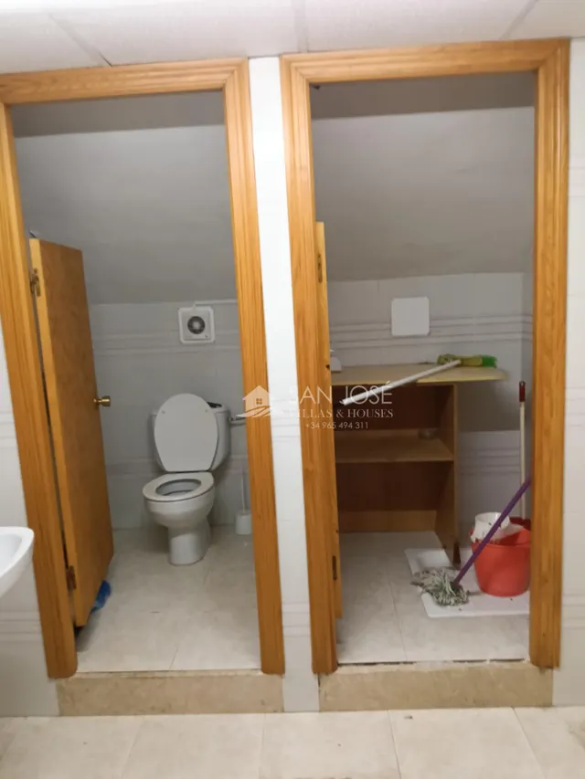 Se vende local comercial con sotano preparado para supermercado en buena zona de Aspe — 39