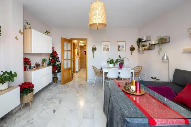 MARAVILLOSA CASA A POCOS MINUTOS DEL CENTRO DE LA ZUBIA - foto 4