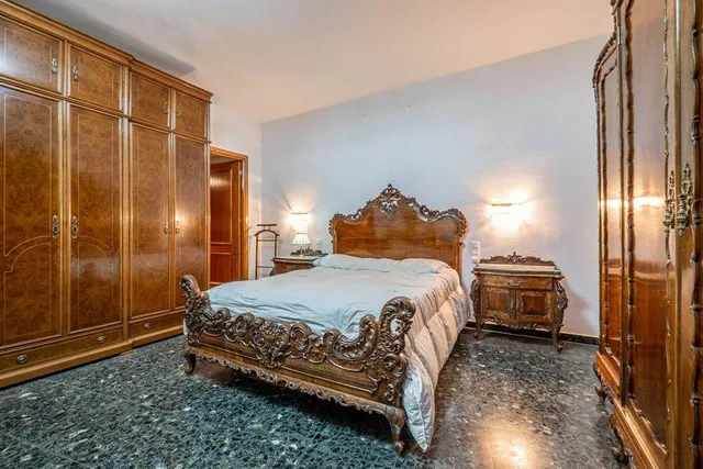 Pisazo en venta en calle Obispo Hurtado — 42