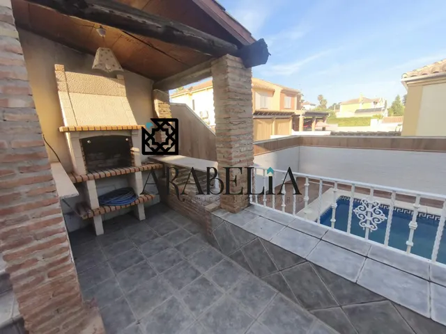 Pareado con piscina independiente — 7
