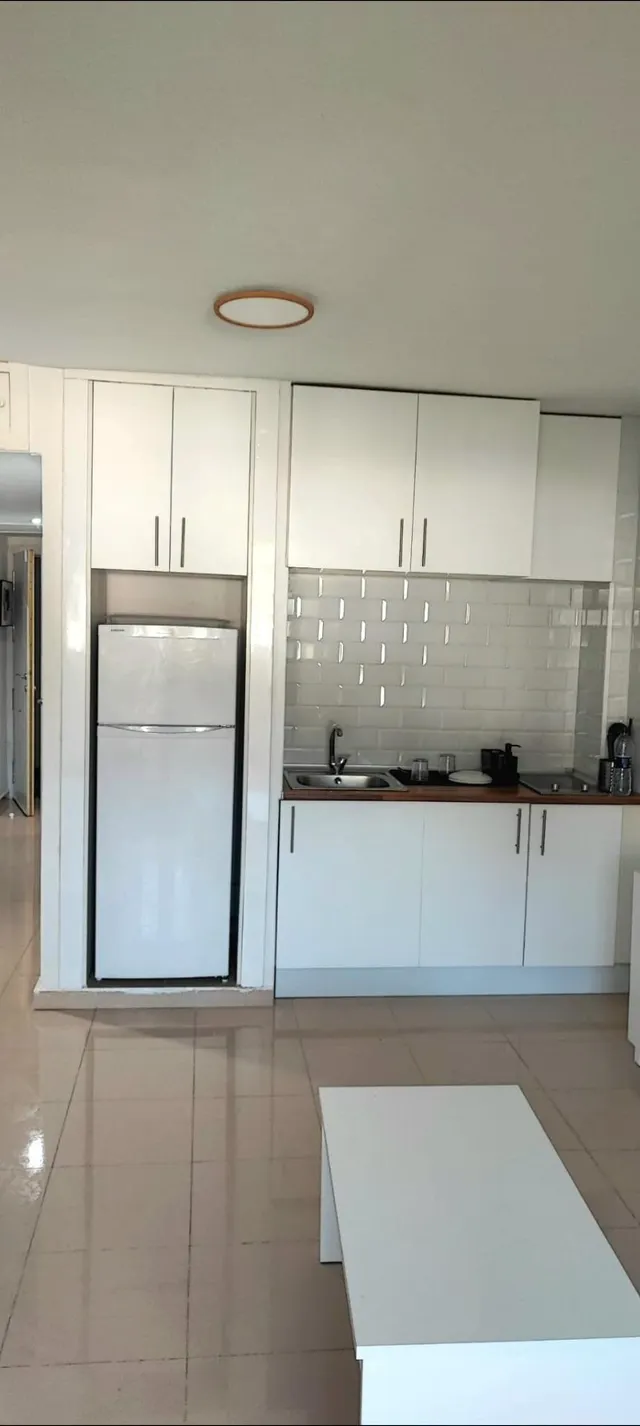 *OPORTUNIDAD DE INVERSIÓN EN TORREQUEBRADA: ESTUDIO CON VISTAS Y PISCINA — 6