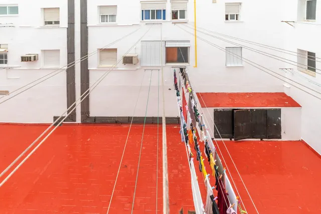 Piso reformado con piscina y garaje — 9