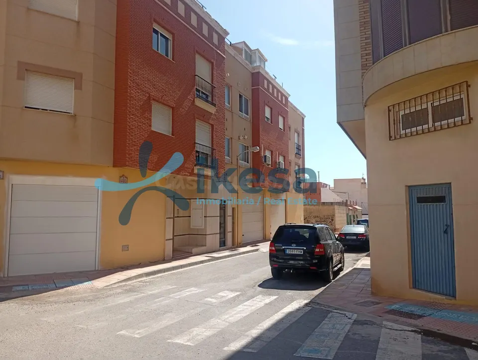 Se vende Piso en la localidad de Adra