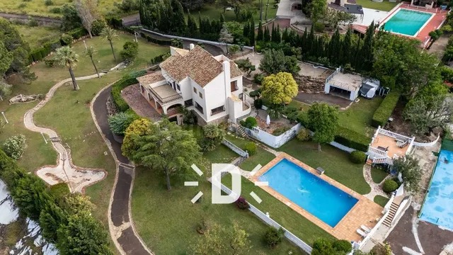 Exclusivo chalet reformado en Picassent con piscina y pista  - foto 5
