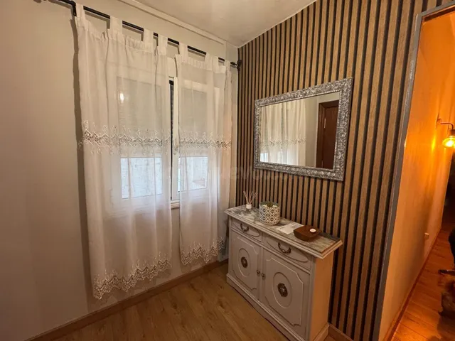 SE VENDE PISO AMPLIO Y REFORMADO - foto 3