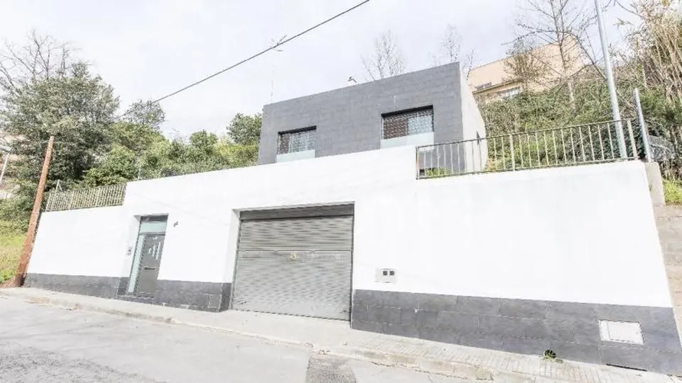 CASA EN VENTA OKUPADA EN SANT PERE DE VILAMAJOR