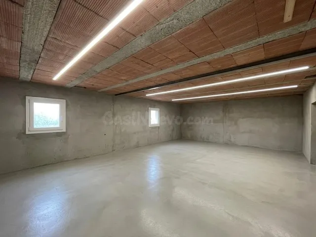 AMPLIO LOCAL COMERCIAL CON ALTILLO Y SÓTANO EN LA CREU DE BA