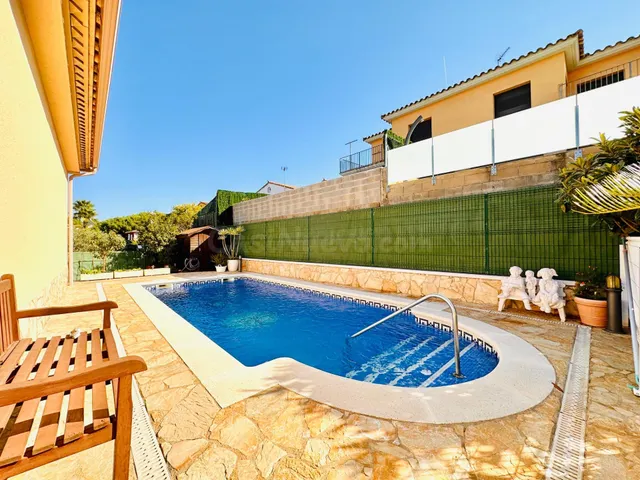 CALONGE: CHALET CON GARAJE Y PISCINA EN PERFECTO ESTADO. ZON - foto 3