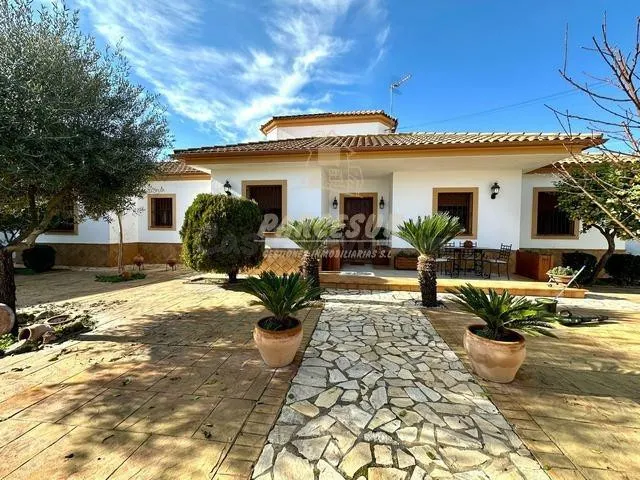 CTRA. AEROPUERTO - Parcela de 1.550 m con espectacular casa 