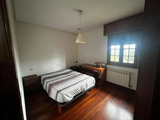 SE ALQUILA CASA EN SAN CIBRAO DAS VIÑAS — 30