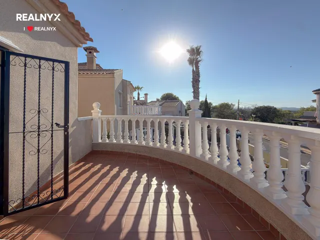 Orihuela Costa! Impresionante Villa Mediterranea con generosa parcela y amplias terrazas + Solarium privado con vistas panorámicas y piscina privada — 44