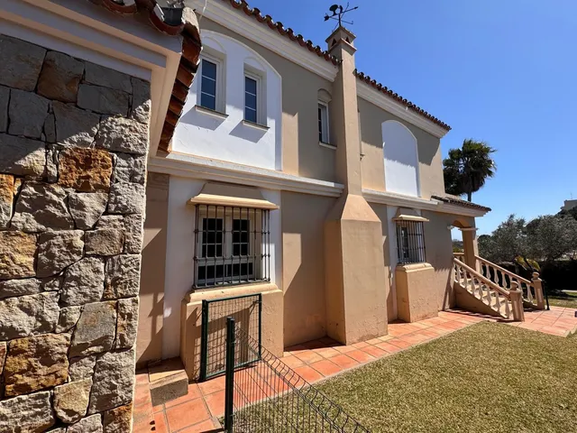 Chalet 4 habitaciones 243m² en venta - Costa Del Sol - foto 2